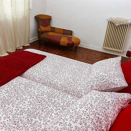 Bed & Breakfast 23 *